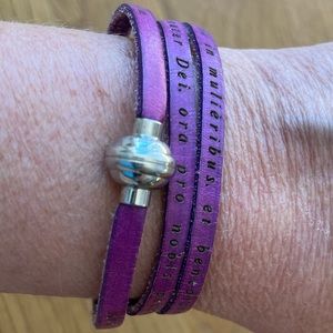Purple leather  prayer bracelet with magnet with Latin prayer